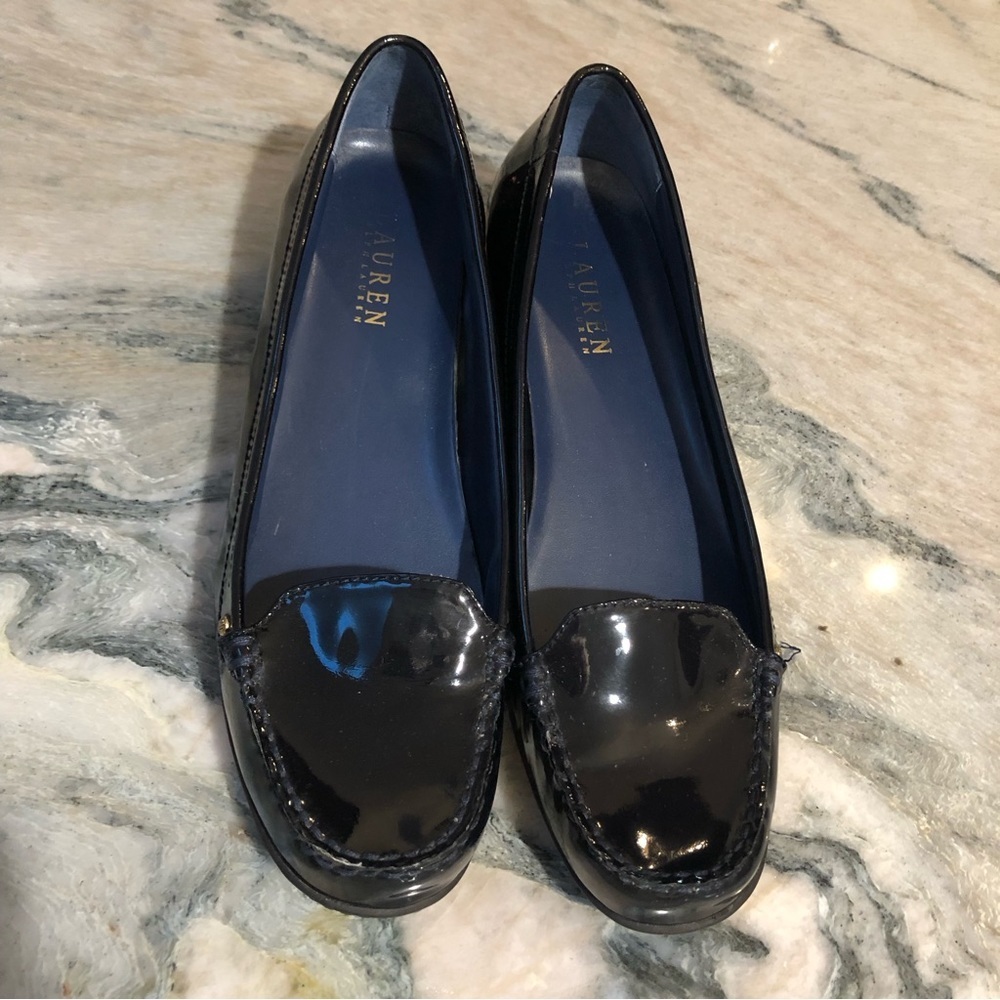 Lauren Ralph Lauren black patent leather loafer raised rubber sole excellent 9.5